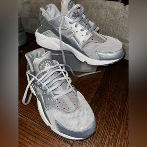 Nike huaraches women's size 8.5.